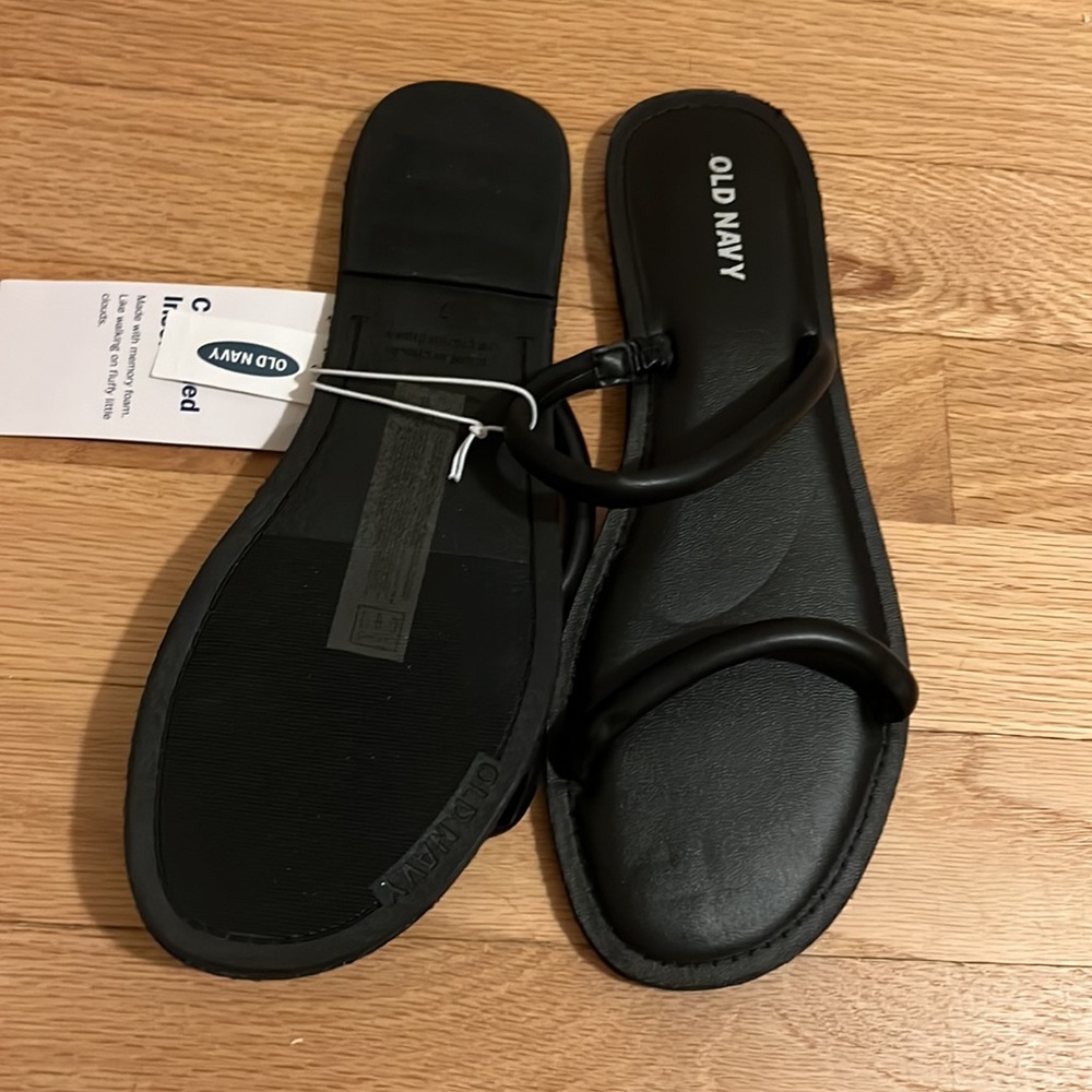 NWT Old Navy Sandals - Picture 2 of 3